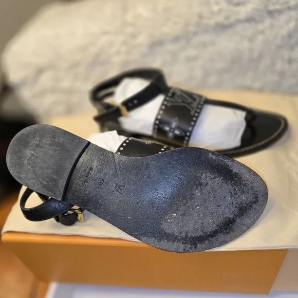 Louis Vuitton Women's Horizon Flat Sandals Perforated Leather Size 40 - Picture 6 of 7